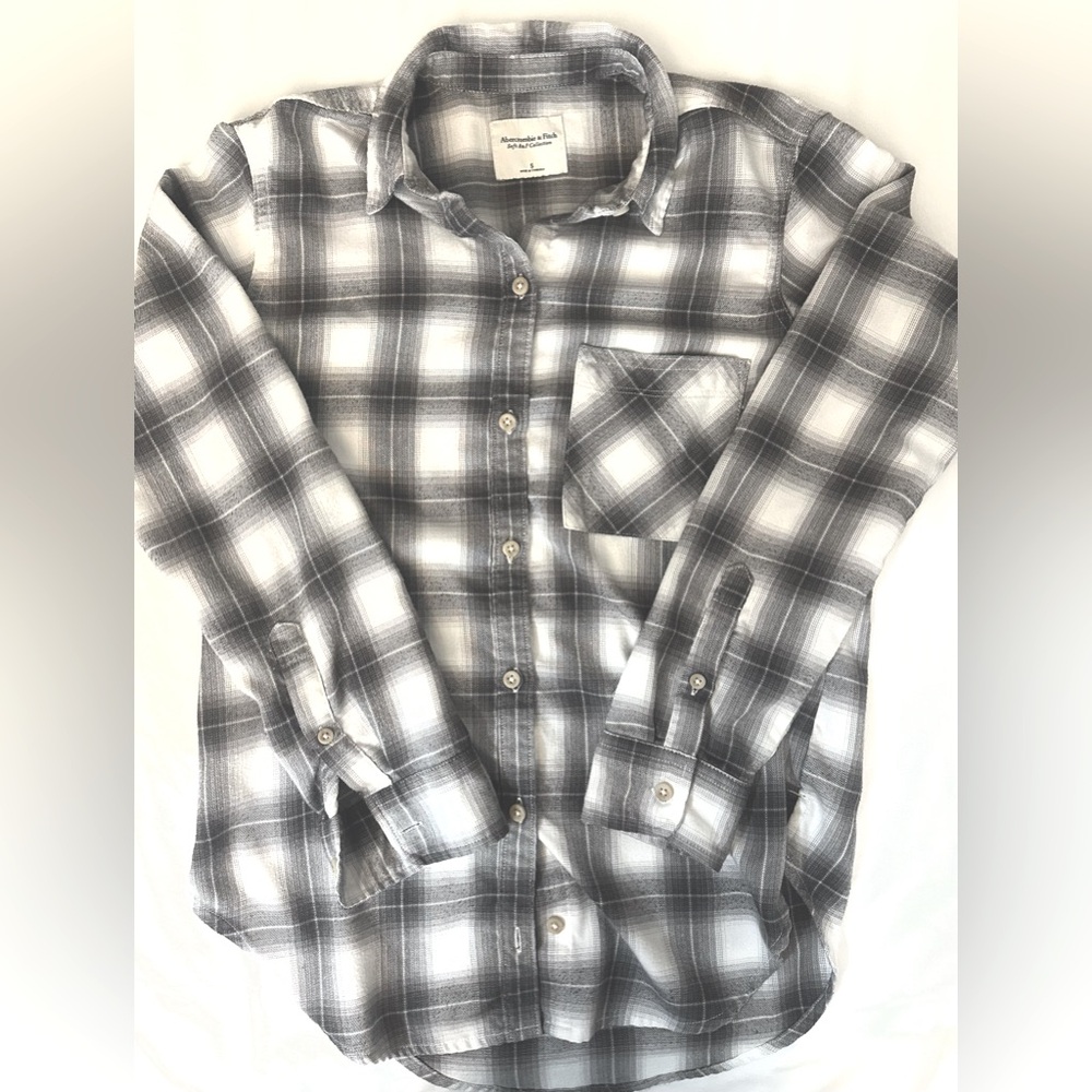 Abercrombie & Fitch Grey Plaid Button-Up Shirt